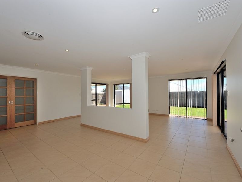 5 Alba Pass, Halls Head WA 6210