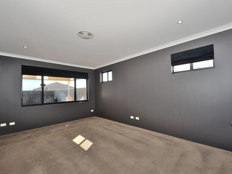 5 Alba Pass, Halls Head WA 6210