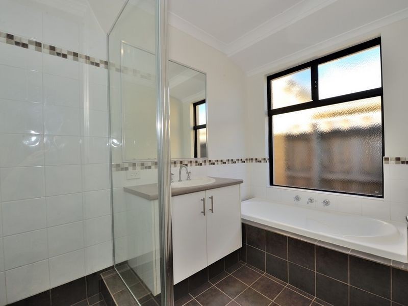 5 Alba Pass, Halls Head WA 6210