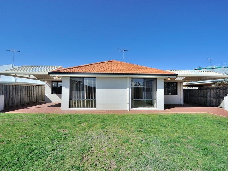 5 Alba Pass, Halls Head WA 6210