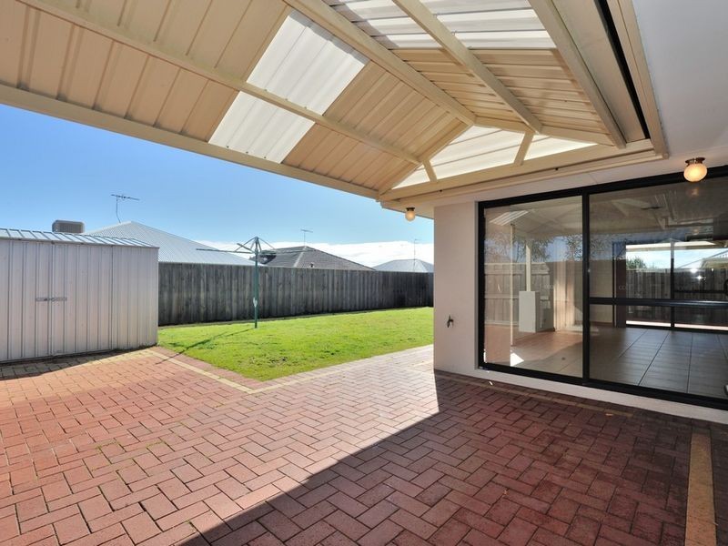 5 Alba Pass, Halls Head WA 6210