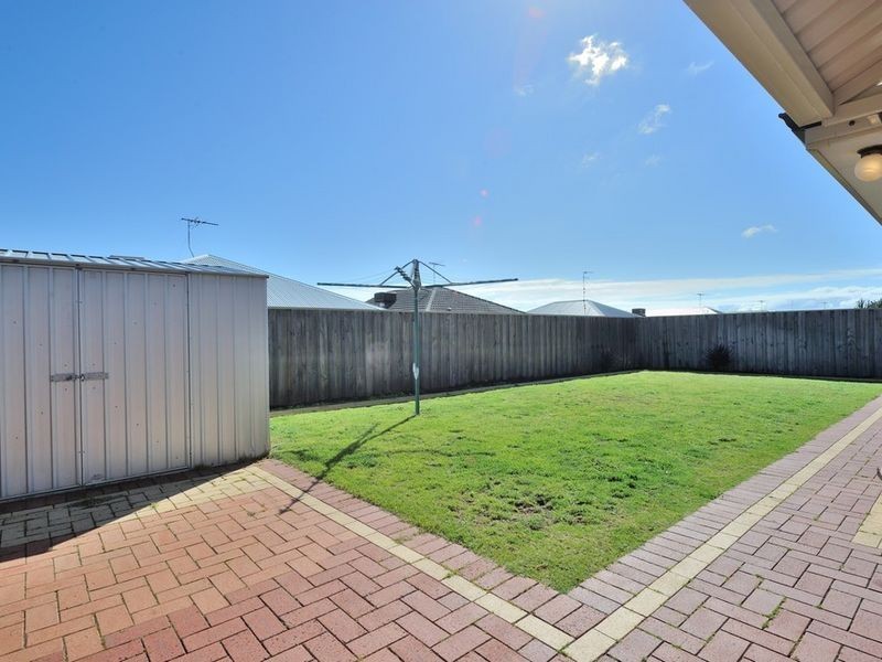 5 Alba Pass, Halls Head WA 6210