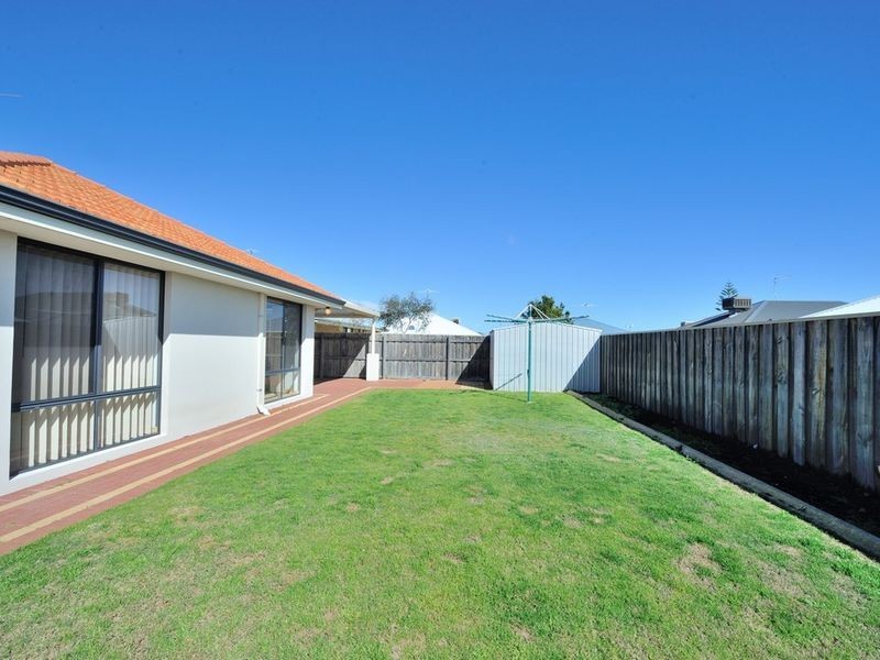 5 Alba Pass, Halls Head WA 6210
