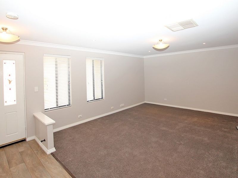 4 Frigate Way, Wannanup WA 6210