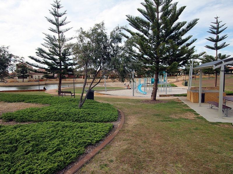 4 Frigate Way, Wannanup WA 6210