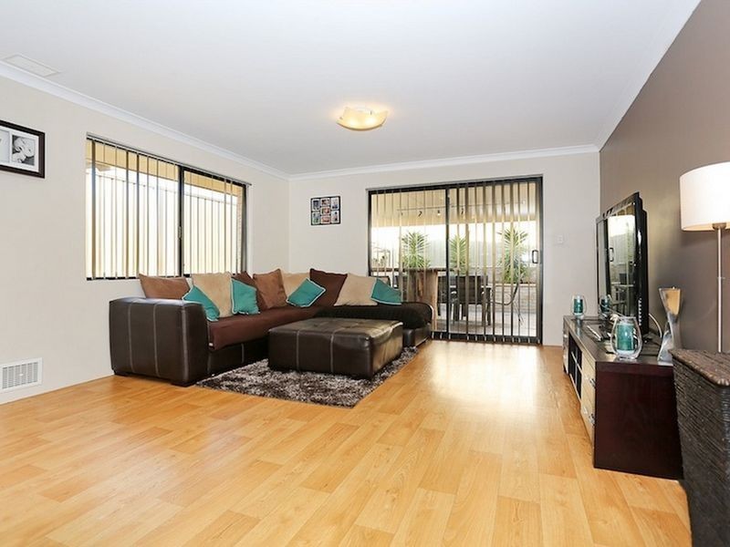 27 Rayner Promenade, Lakelands WA 6180