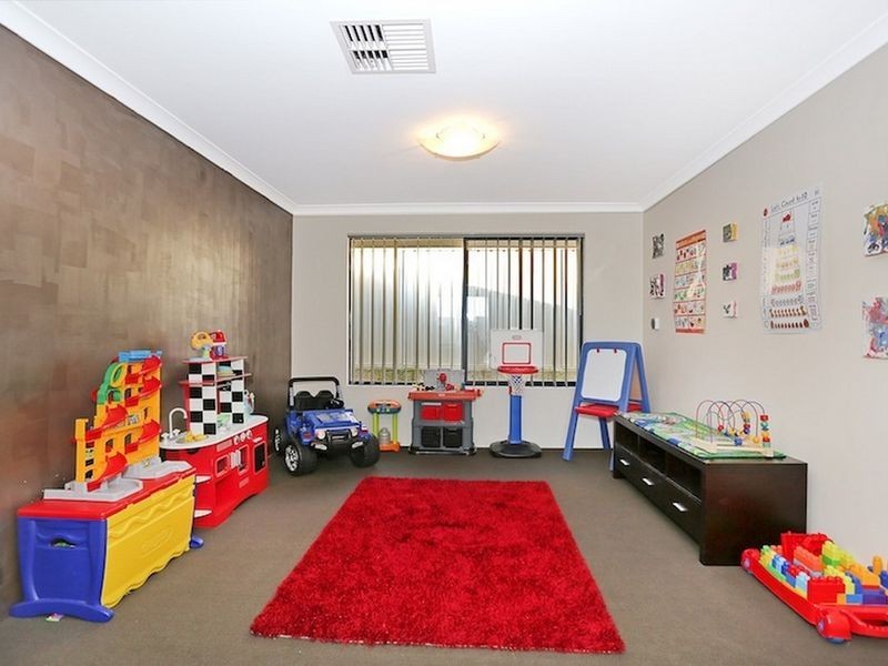 27 Rayner Promenade, Lakelands WA 6180