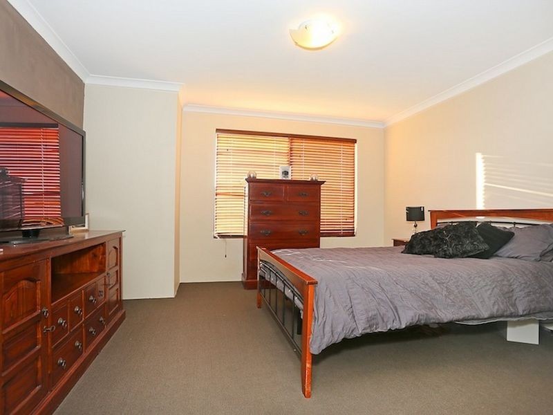 27 Rayner Promenade, Lakelands WA 6180