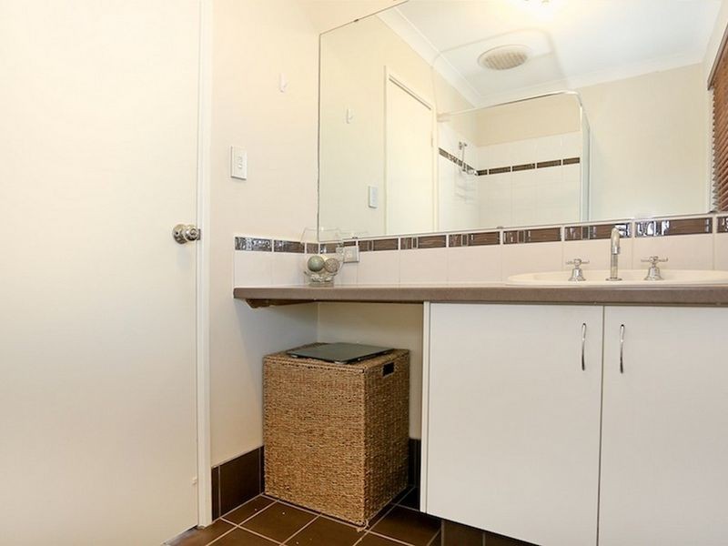 27 Rayner Promenade, Lakelands WA 6180