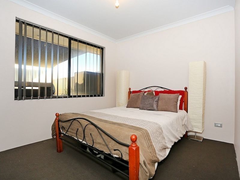 27 Rayner Promenade, Lakelands WA 6180