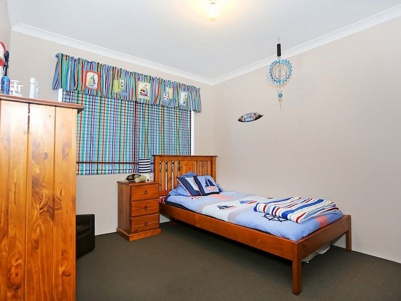 27 Rayner Promenade, Lakelands WA 6180