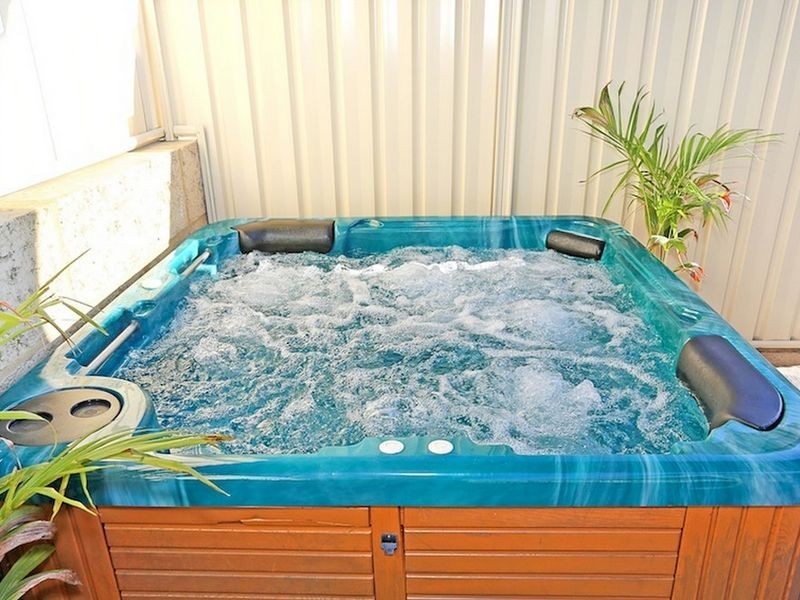 27 Rayner Promenade, Lakelands WA 6180