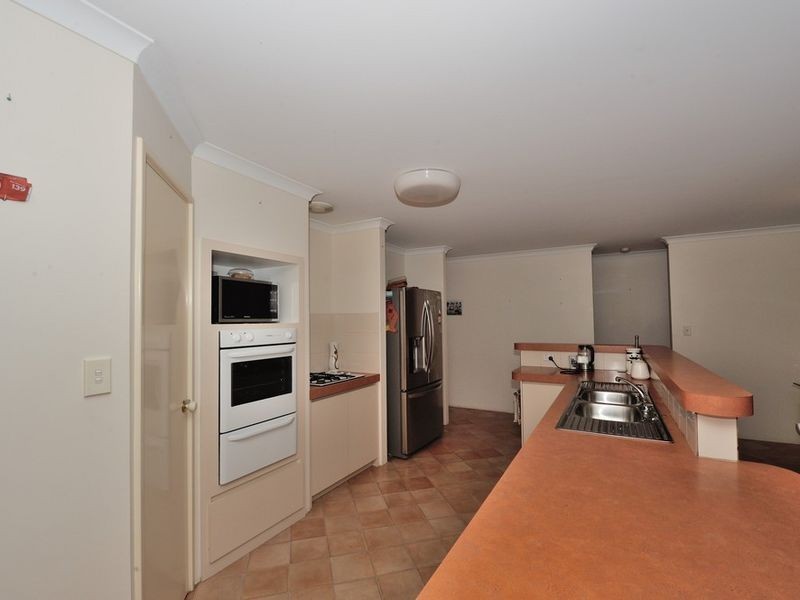 6 Crown Place, Wannanup WA 6210