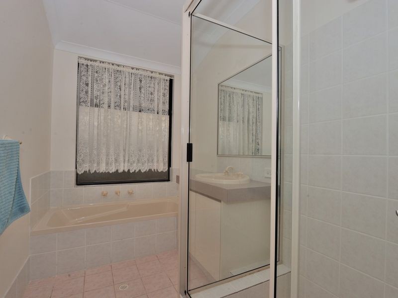 6 Crown Place, Wannanup WA 6210