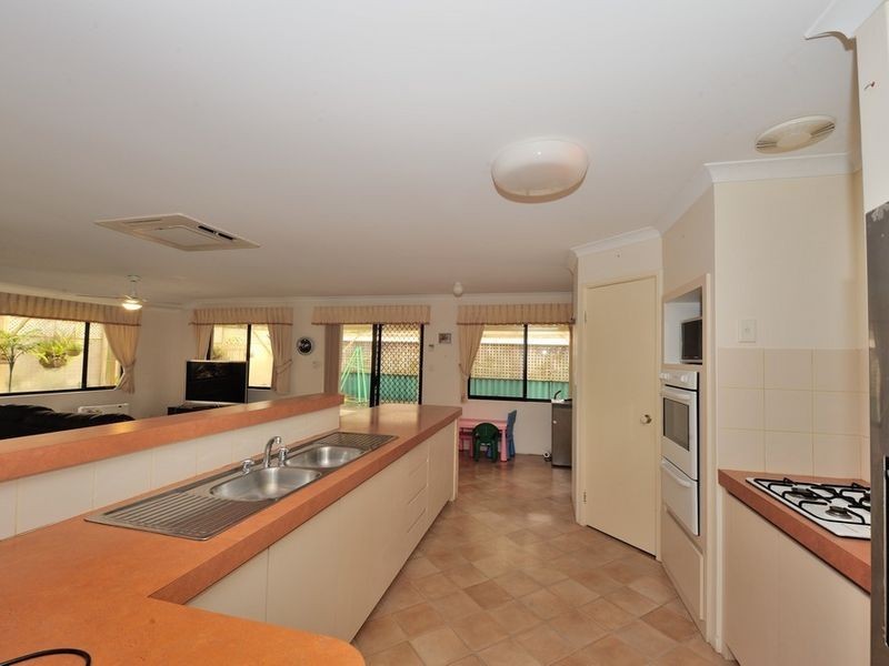 6 Crown Place, Wannanup WA 6210