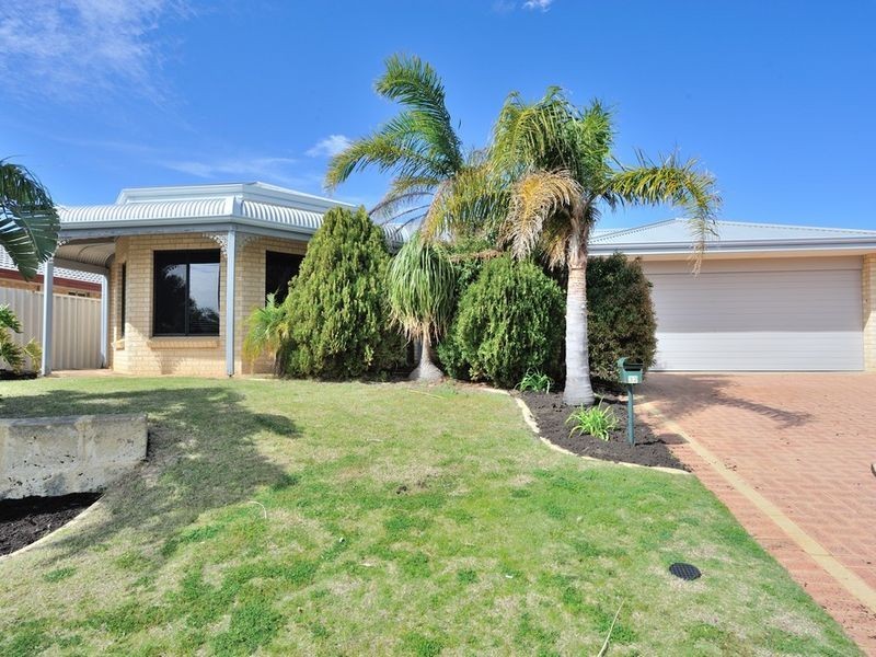 32 Floribunda Avenue, Halls Head WA 6210