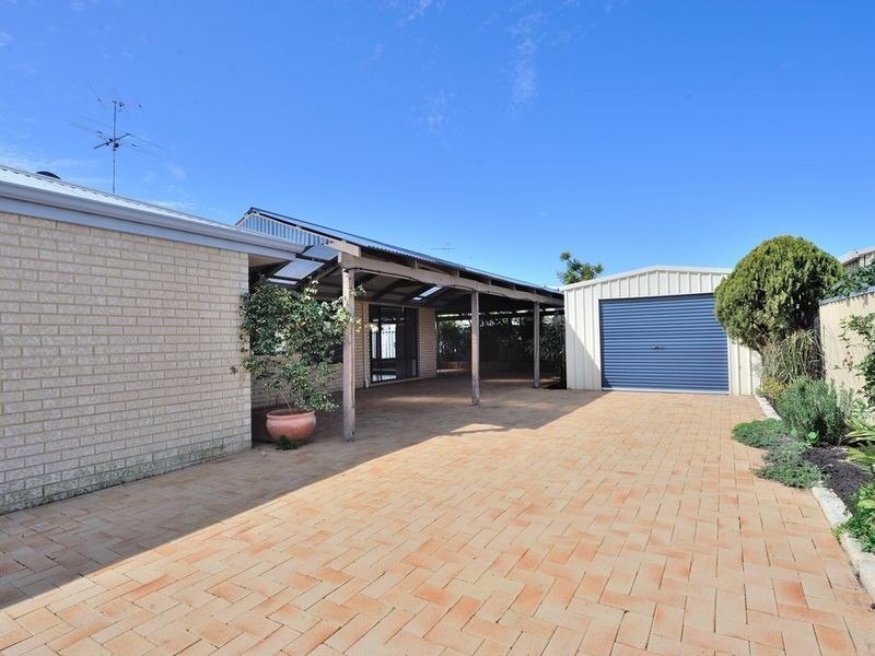 32 Floribunda Avenue, Halls Head WA 6210