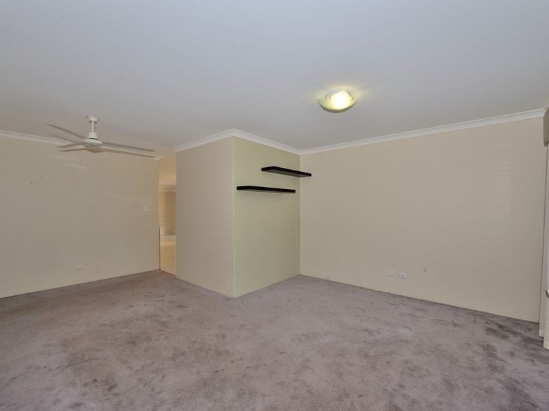 32 Floribunda Avenue, Halls Head WA 6210