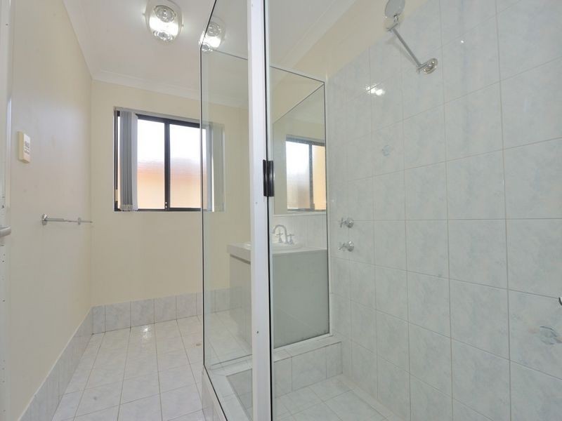 32 Floribunda Avenue, Halls Head WA 6210