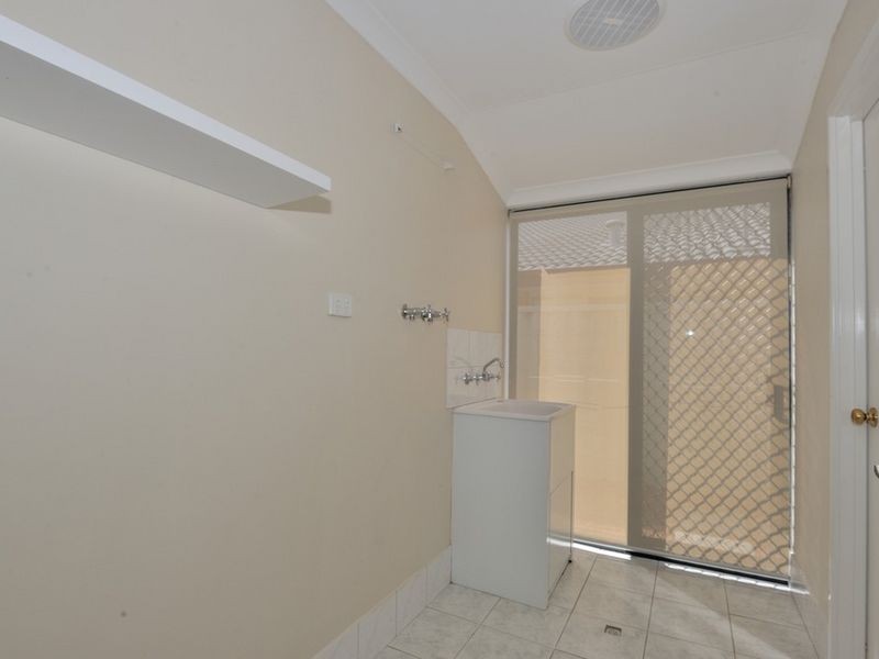 32 Floribunda Avenue, Halls Head WA 6210