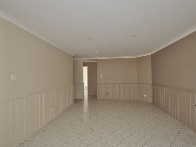 32 Floribunda Avenue, Halls Head WA 6210