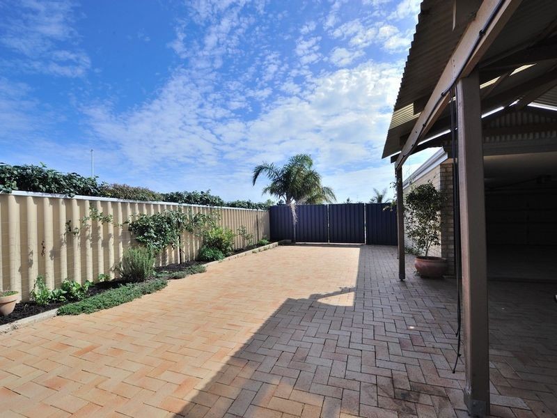 32 Floribunda Avenue, Halls Head WA 6210