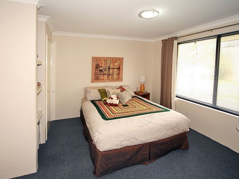 10 Waratah Circle, Halls Head WA 6210
