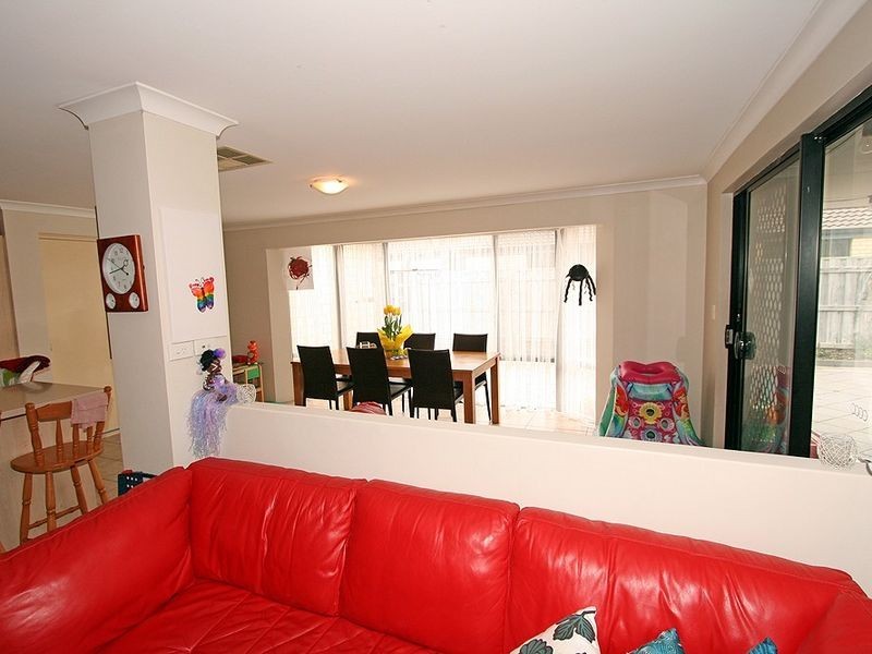 10 Waratah Circle, Halls Head WA 6210