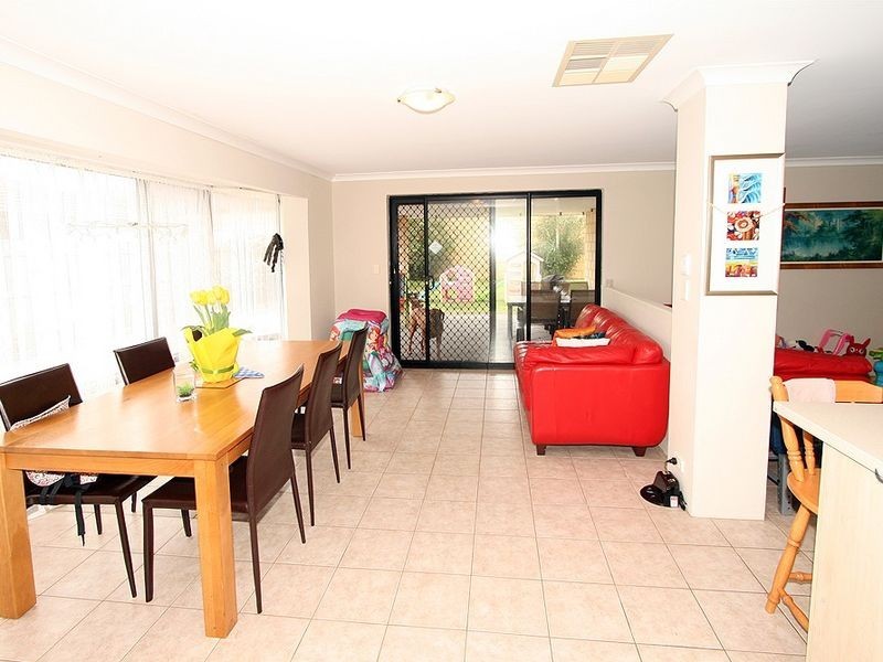10 Waratah Circle, Halls Head WA 6210