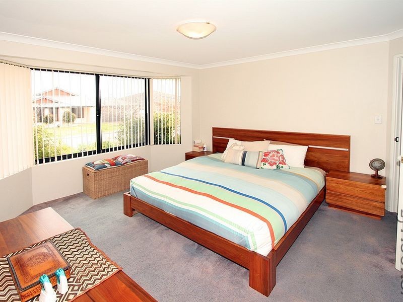 10 Waratah Circle, Halls Head WA 6210