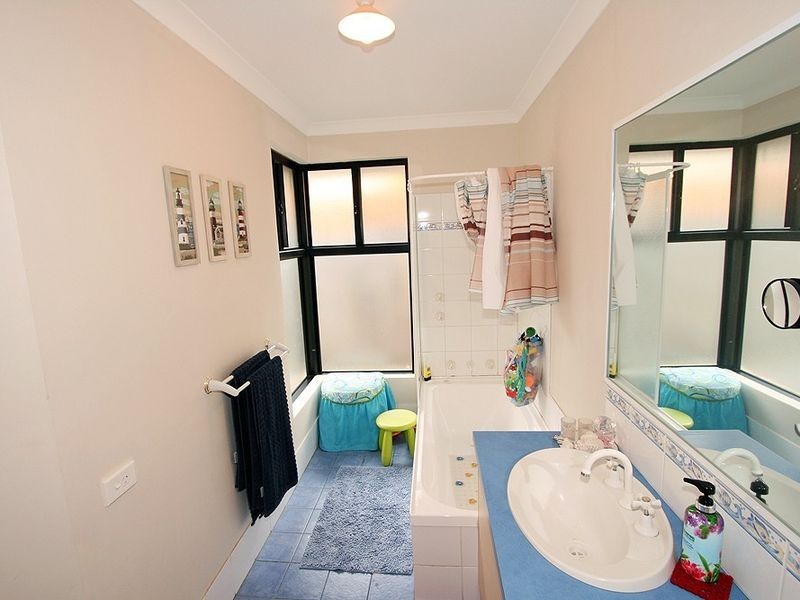 10 Waratah Circle, Halls Head WA 6210
