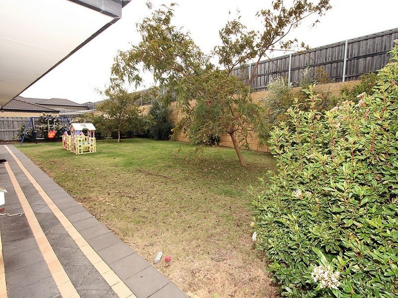 10 Waratah Circle, Halls Head WA 6210