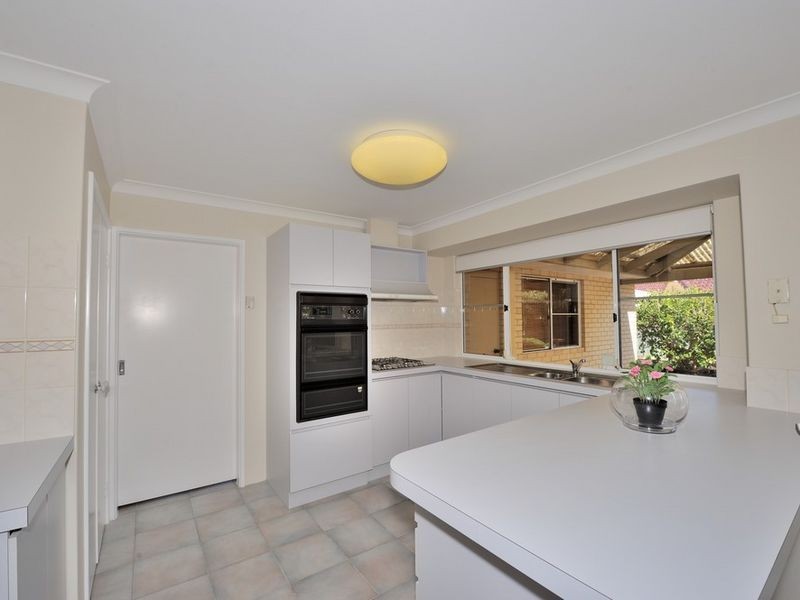 8 Parkwater Cove, Halls Head WA 6210