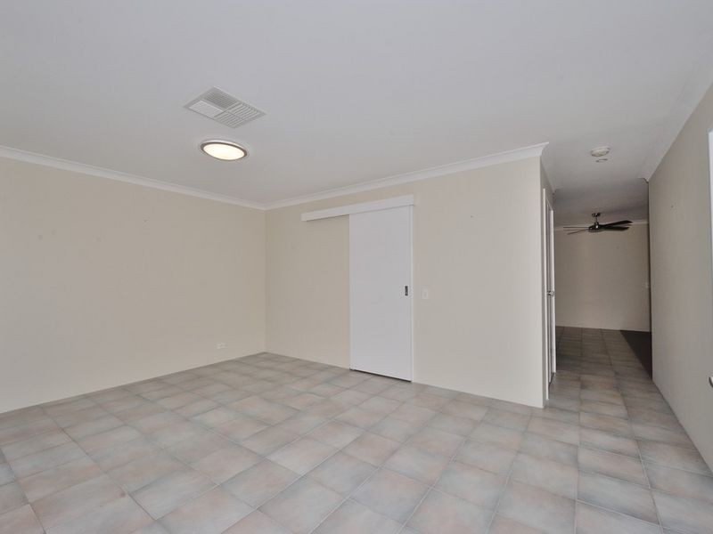 8 Parkwater Cove, Halls Head WA 6210
