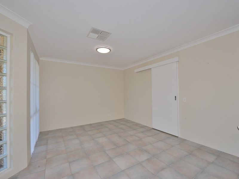 8 Parkwater Cove, Halls Head WA 6210
