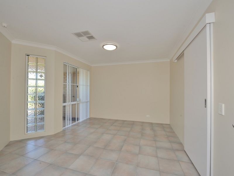 8 Parkwater Cove, Halls Head WA 6210