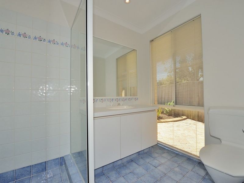 8 Parkwater Cove, Halls Head WA 6210