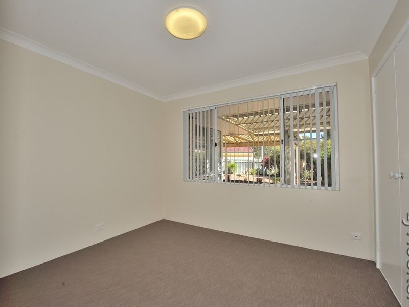 8 Parkwater Cove, Halls Head WA 6210