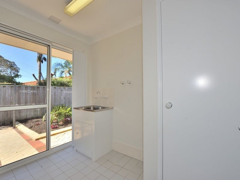 8 Parkwater Cove, Halls Head WA 6210