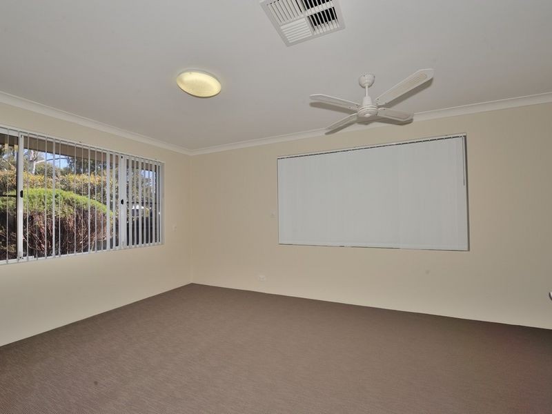 8 Parkwater Cove, Halls Head WA 6210