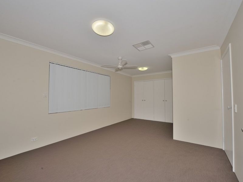 8 Parkwater Cove, Halls Head WA 6210