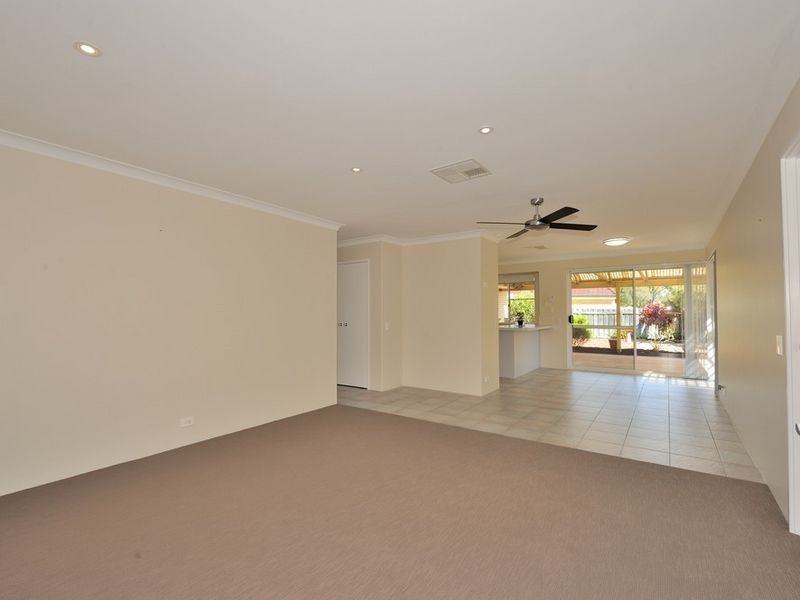 8 Parkwater Cove, Halls Head WA 6210