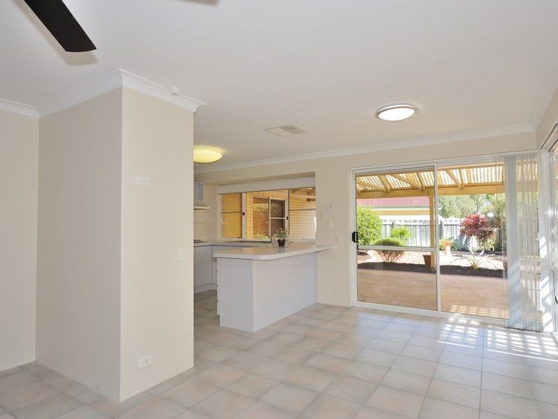 8 Parkwater Cove, Halls Head WA 6210