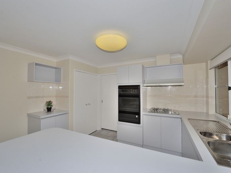 8 Parkwater Cove, Halls Head WA 6210