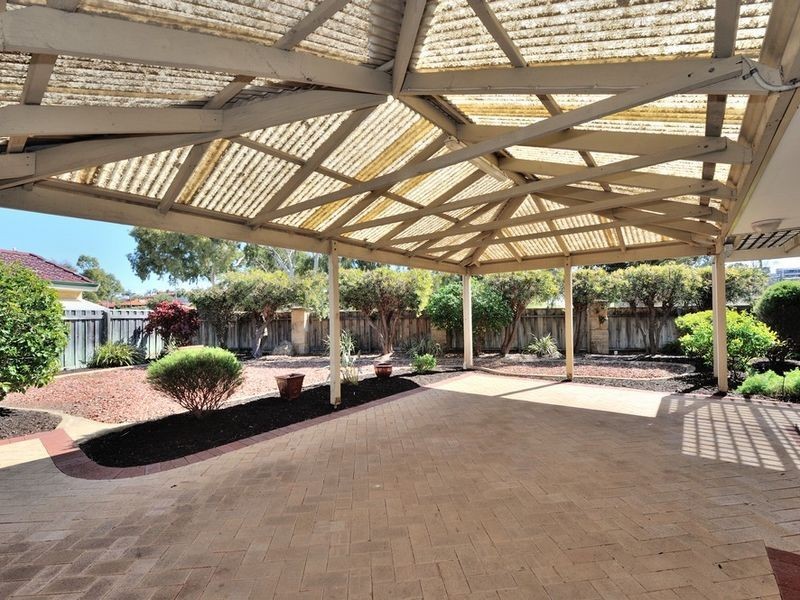 8 Parkwater Cove, Halls Head WA 6210