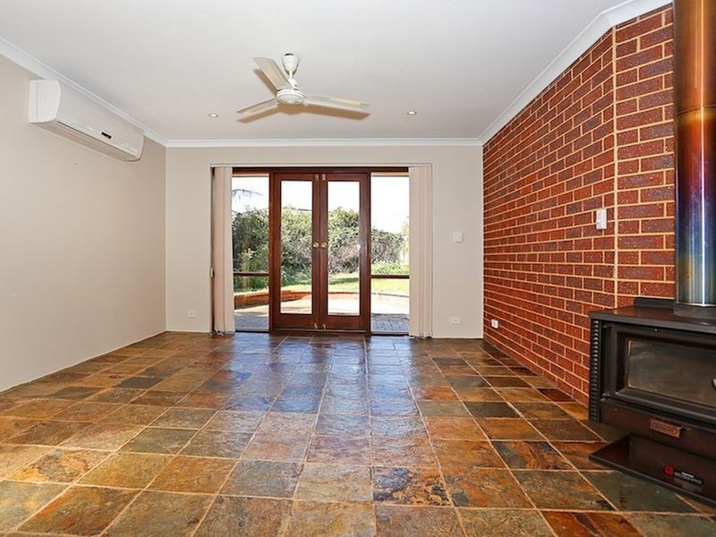 28 Floribunda Avenue, Halls Head WA 6210