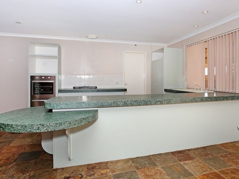28 Floribunda Avenue, Halls Head WA 6210
