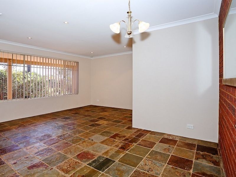 28 Floribunda Avenue, Halls Head WA 6210