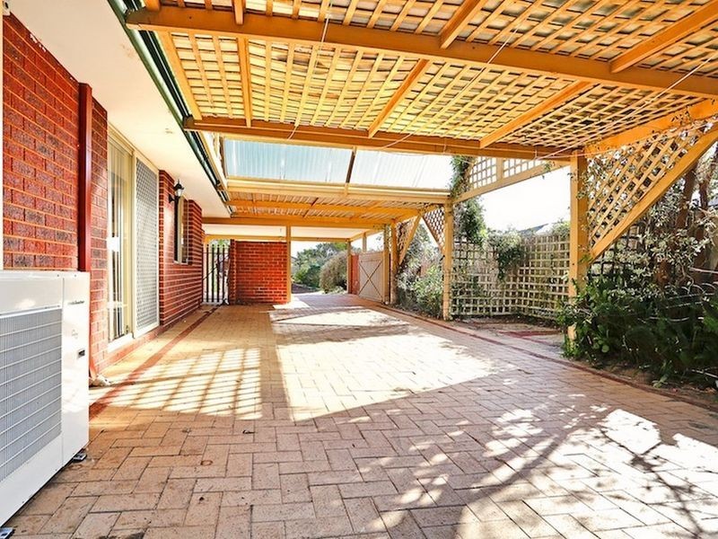 28 Floribunda Avenue, Halls Head WA 6210