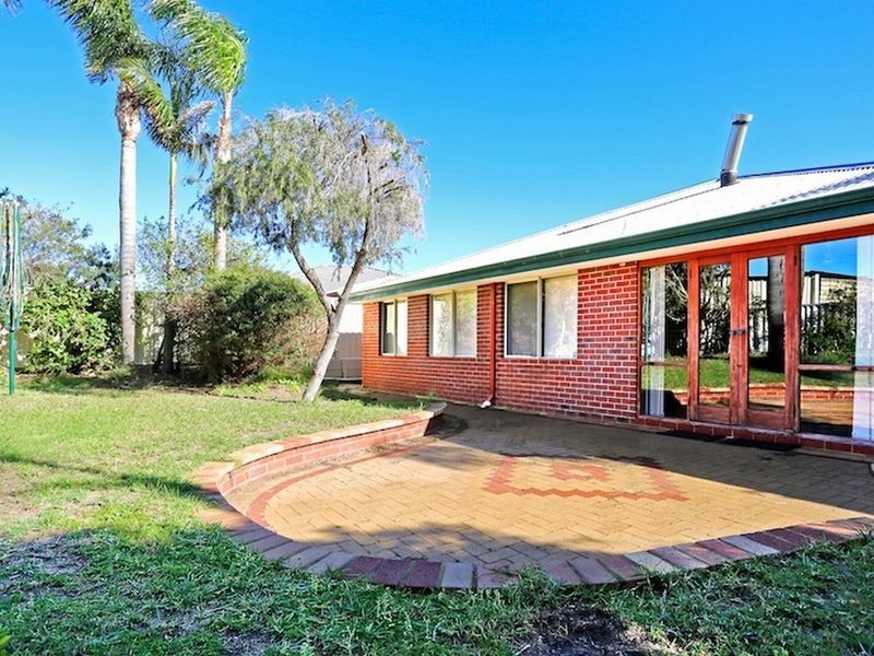 28 Floribunda Avenue, Halls Head WA 6210